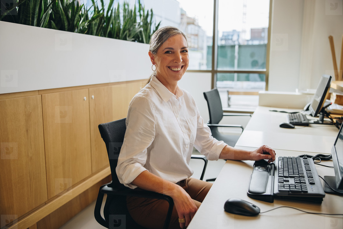 woman-at-desk-a-plus-bail-bonds DUI Arrest in California: What You Need to Know About Bail